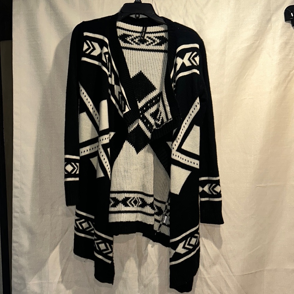 Audrey Ann Black and White Tribal Print Waterfall Cardigan M/L